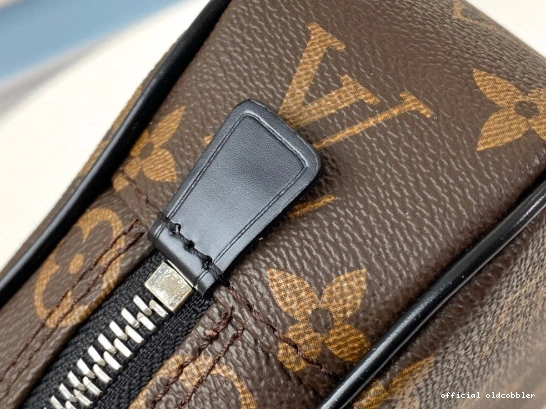 Official oldcobbler VUITTON LOUIS PM POUCH TOILETRY 0730